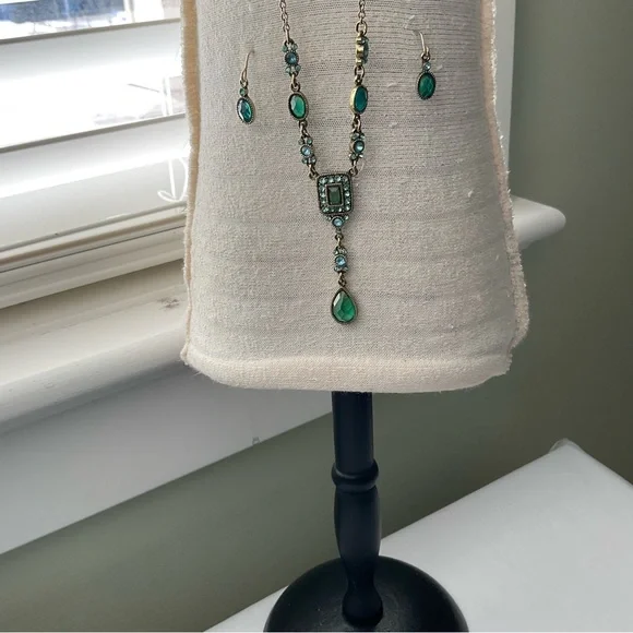 EMERALD AND BLUE FAUX RHINESTONE NECKLACE AND MATCHING EARRINGS SET, VINTAGE - Picture 3 of 6